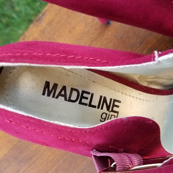 Madeline Women's Size 8 1/2 Red Faux Suede Platform Round Toe Heel with Buckles - Picture 6 of 8